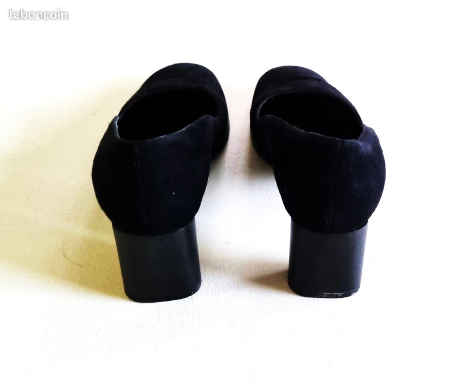 Escarpins Robert Clergerie En Daim Noir - Taille 37,5 FR - Talons Hauts Bout Pointu, Très Bon état