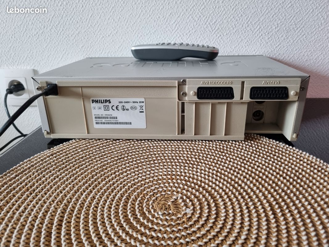 Magnétoscope VHS Philips VR550 argenté avec télécommande (image 4)