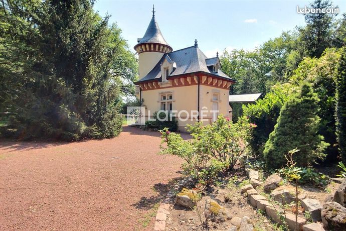 Propriété 6 pièces 240 m²