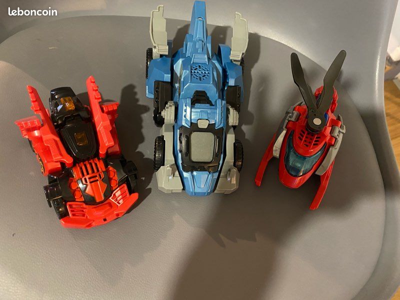 Switch and dinos (image 1)