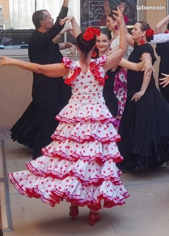 Jolie robe Sévillane/Flamenco Vêtements