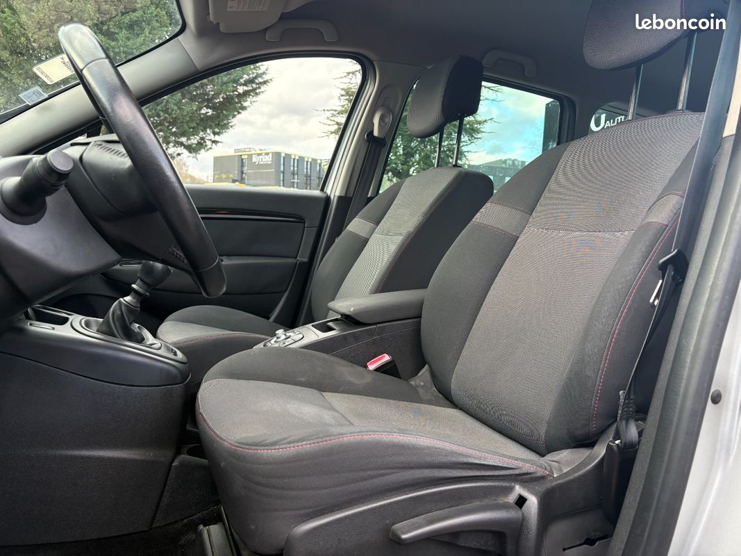 Renault GRAND SCÉNIC III DCi 110 eco2 Limited 7 pl (image 8)