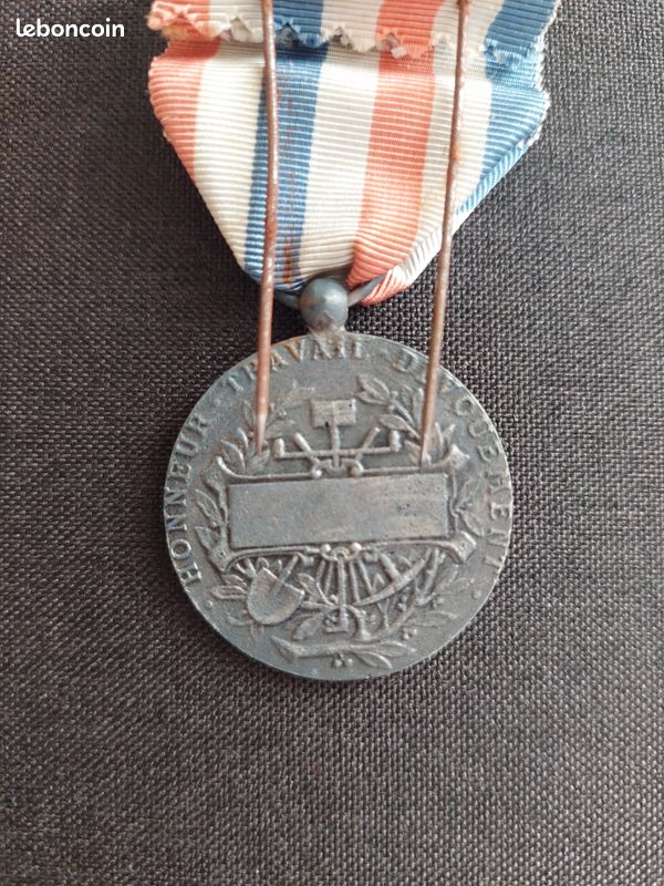 MÉDAILLE FÊTE À l'hôtel de ville en l'honneur de l'infante d'Espagne MÉDAILLE FÊTE À l'hôtel de ville en l'honneur de l'infante d'Espagne