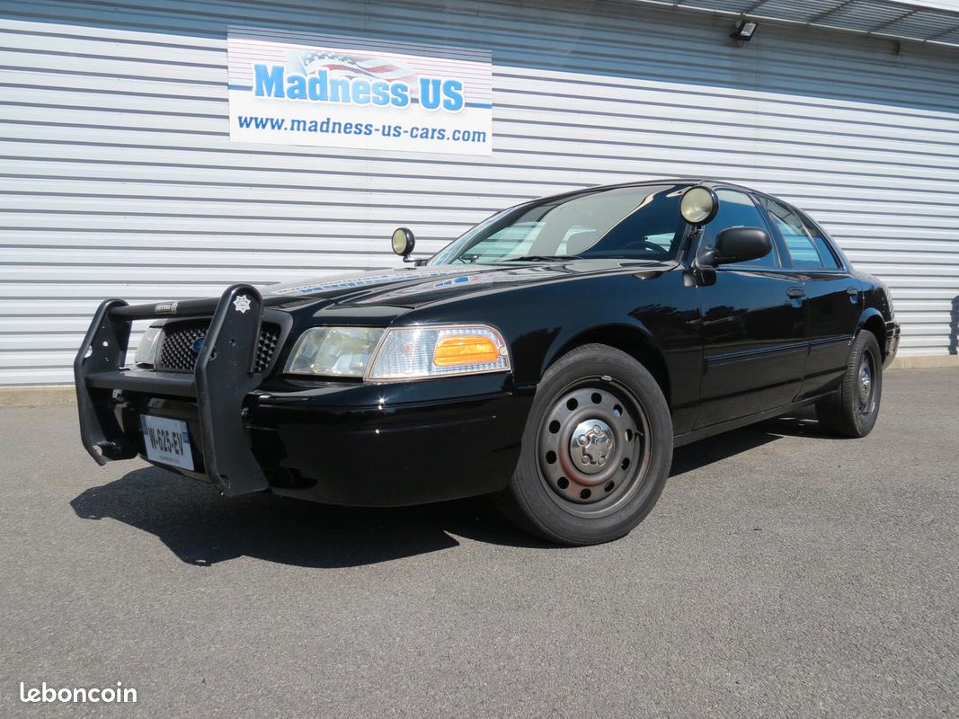 Ford Crown Victoria P71 Police Interceptor 2011 (image 1)