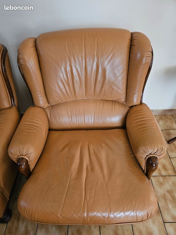 A vendre 2 Fauteuils cuir couleur caramel (image 2)