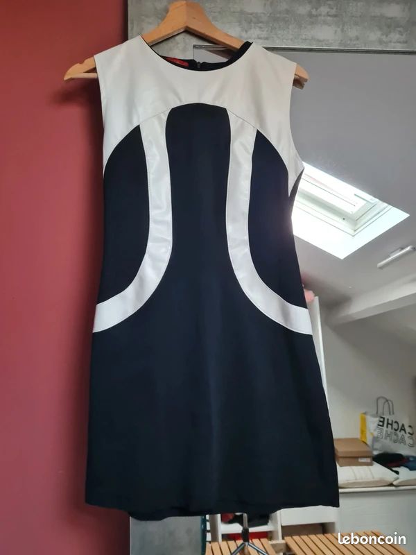 Robe Noire De La Marque Escandelle - Taille 36 (taille Régulière) - Occasion En Très Bon état