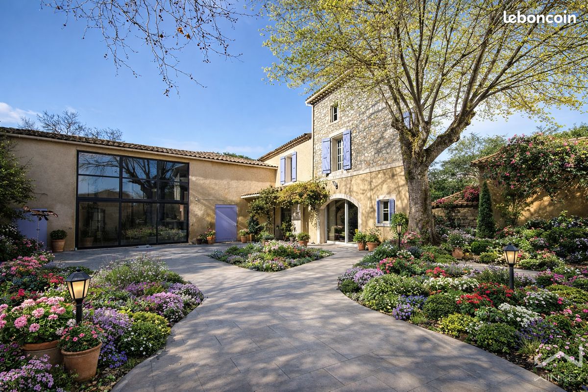 Maison 8 pièces 225 m² · à Pierrelatte · 225 m² · 599 000 €