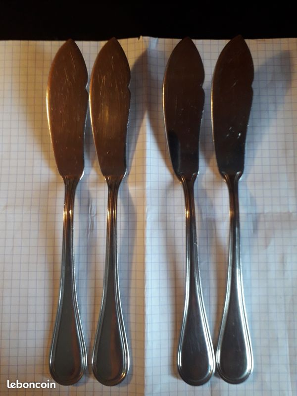 Lot de 4 couteaux à poisson en inox 18 -10 . Prix 8 (image 1)
