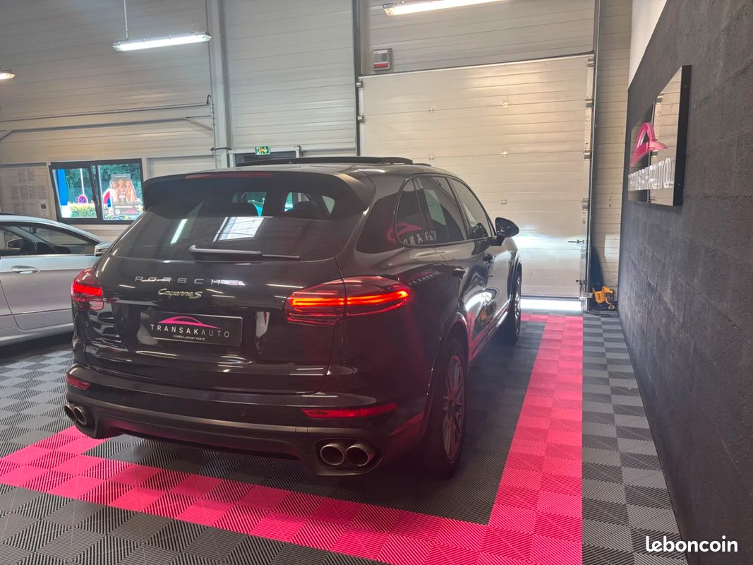 PORSCHE CAYENNE 3.0 V6 416 ch S Platinium Edition E-Hybrid Tiptronic / 1ere Main / PDLS+ / Toit Ouvrant / Camera (image 5)