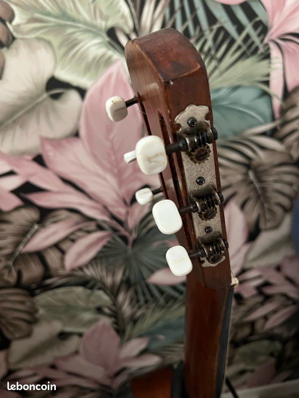 Guitare avec support (image 5)