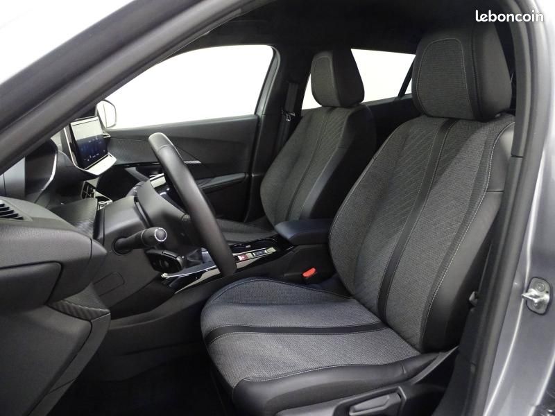 Peugeot 2008 1.2 100ch S&S Allure (image 11)