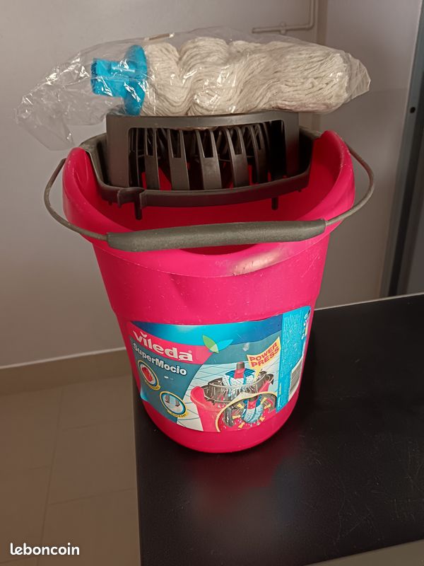 Seau avec balai de nettoyage (image 1)