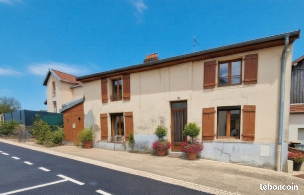 Immeuble 100 m² · à Vittel · 100 m² · 95 000 €