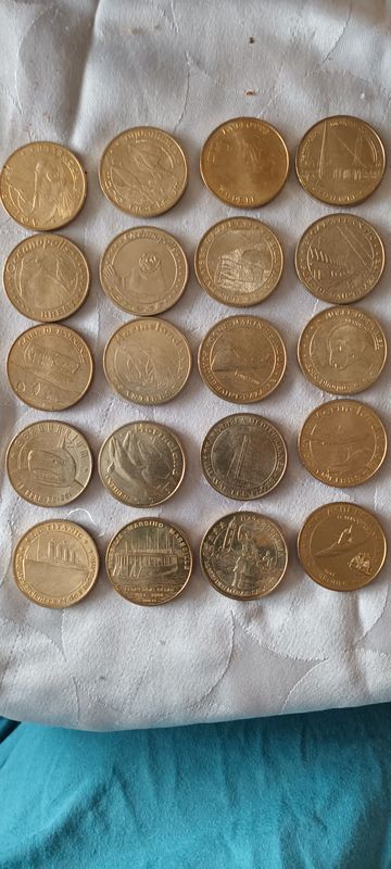 Argent factice en € 30 pièces / 84 billets