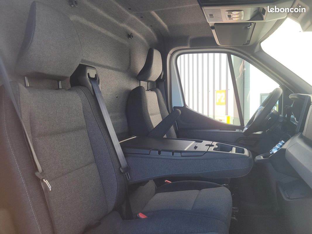 RENAULT MASTER IV 3T5 L2H2 FOURGON 2.0 Blue DCI 170 AUTO EXTRA 03 PLACES NEUF + CAMÉRA RECUL + CLIM AUTO + RADARS AVANT-ARRIERE-LATÉRAUX + PORTES 270 DEGRÉS + PNEUS TOUS TEMPS ( Prix Vente 33 990 HT ) (image 6)