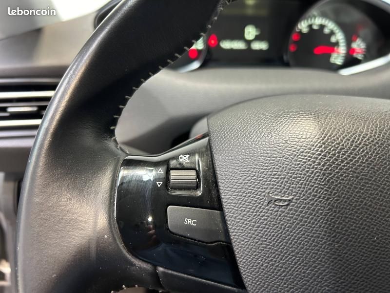 Peugeot 308 SW 1.2 PureTech 110ch E6.c S&S Style (image 10)