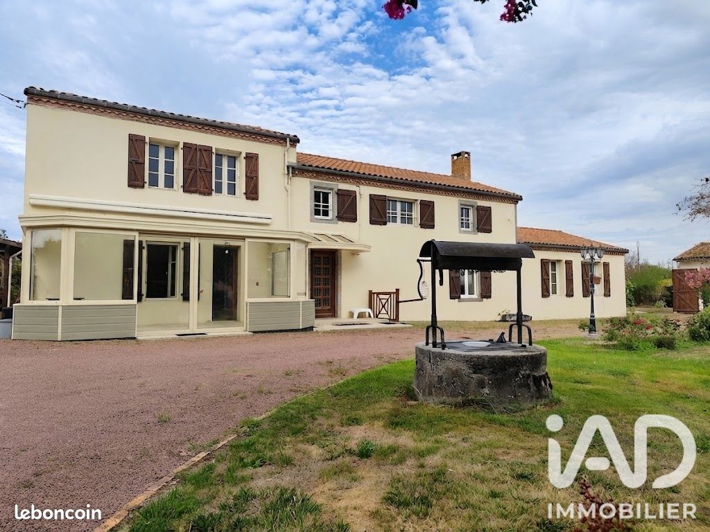 Maison 8 pièces 210 m² · à Chiché · 210 m² · 189 000 €