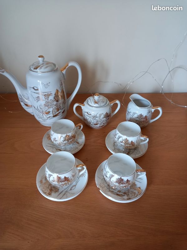 Service à Café Japonais En Porcelaine Blanche - Motif Animalier - Plus De 14 Pièces