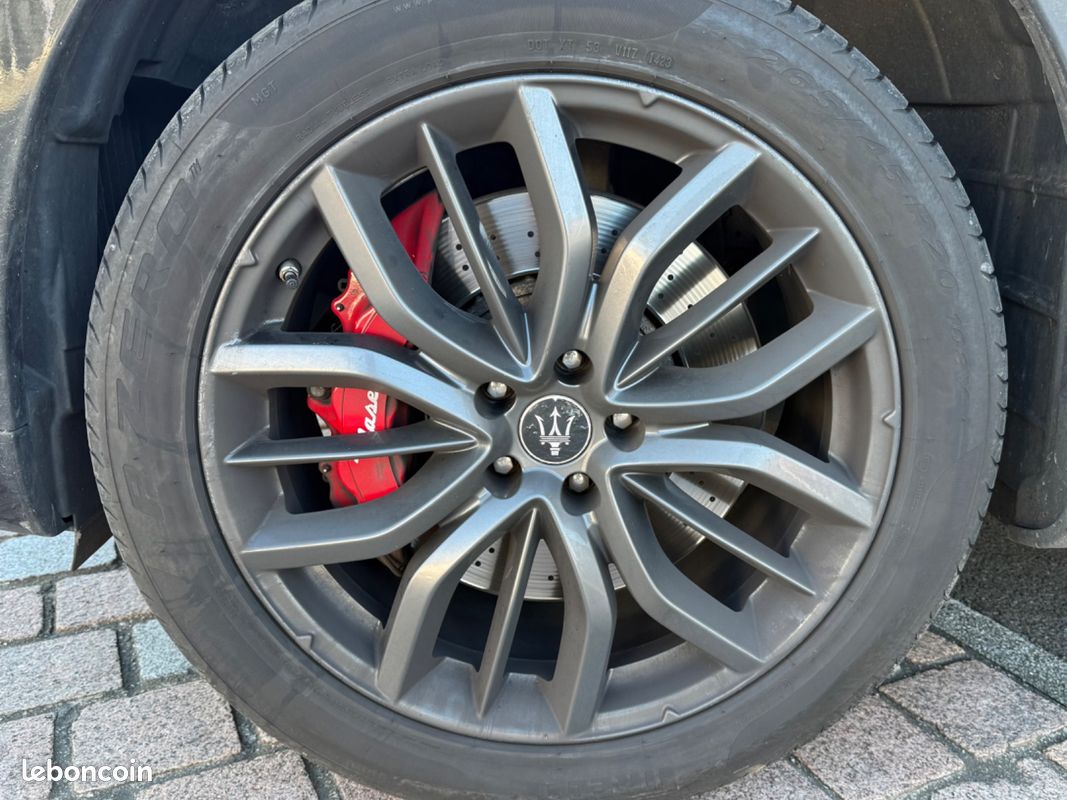 MASERATI LEVANTE 3.0 V6 Bi-Turbo 350 Q4 GranSport (image 42)