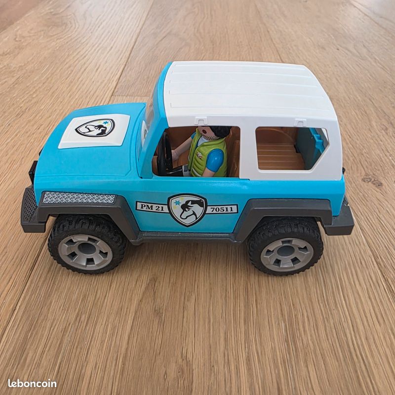 Playmobil 70511 – 4x4 Avec Remorque Et Van à Poneys – Country – 2 Figurines, 1 Poney – Dès 4 Ans – Univers Équestre