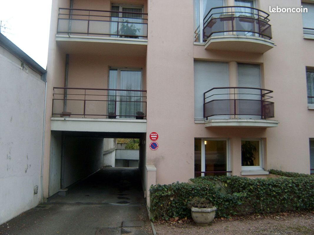 Parking 15 m² · à Auxerre · 15 m² · 89 €/mois