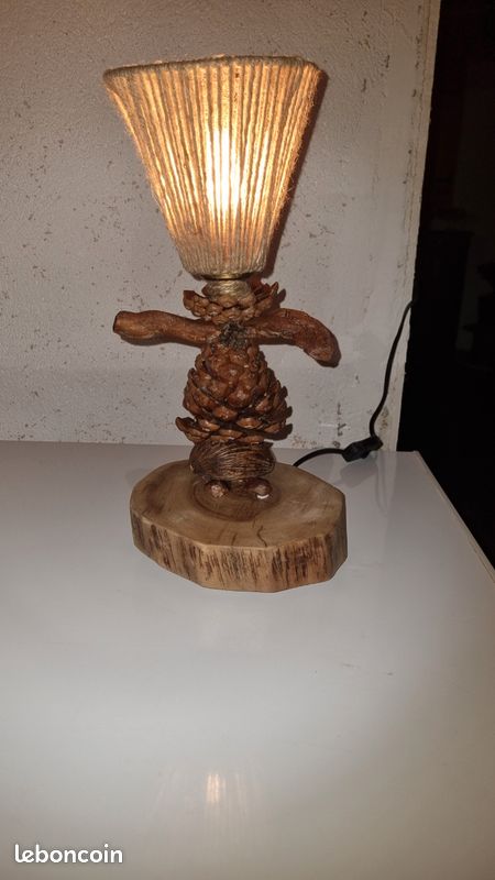 Lampe en pommes de pin (image 1)
