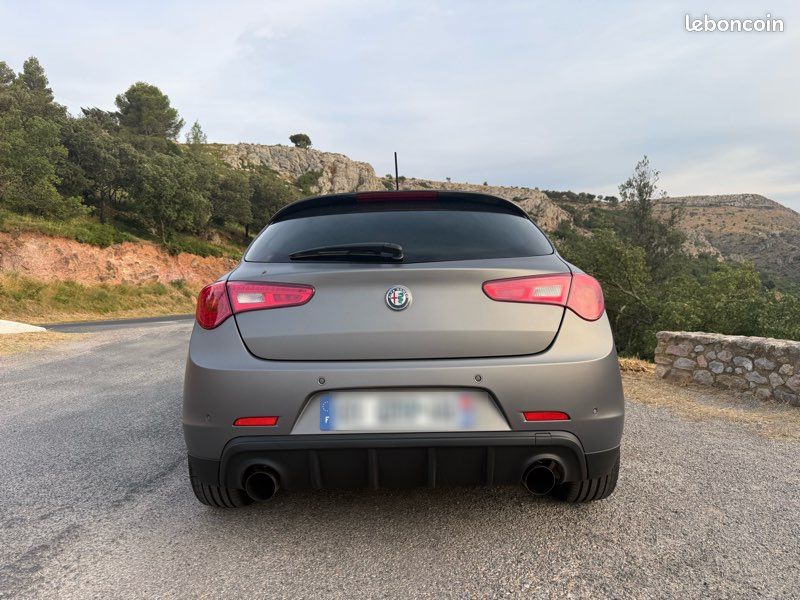 Alfa Romeo Giulietta QV Launch Edition (image 7)