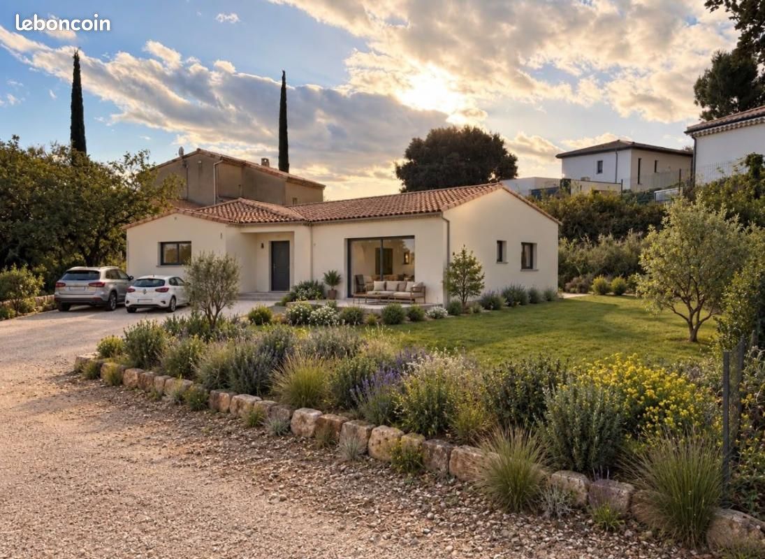 Terrain 372 m² · à La Garde-Adhémar · 89 000 €