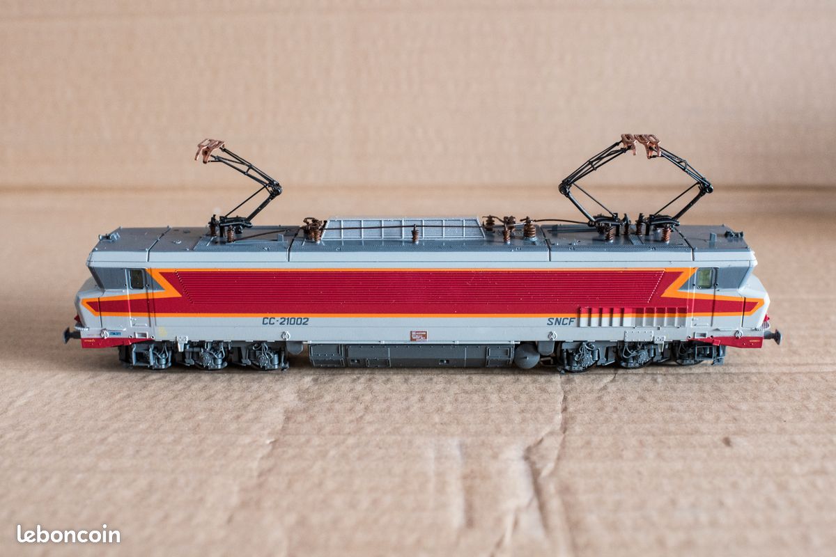 Jouef Champagnole caisse locomotive CC 21002 HO avec