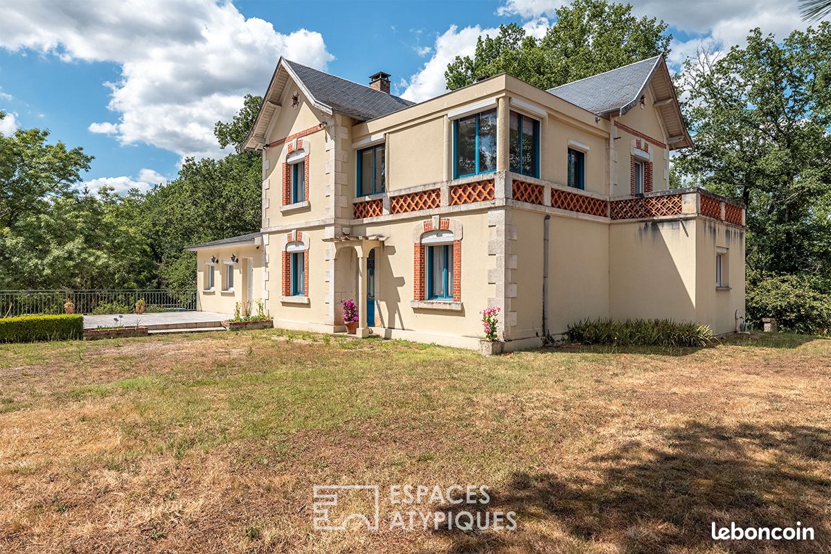 Maison 15 pièces 266 m² · à Montpon-Ménestérol · 266 m² · 474 000 €