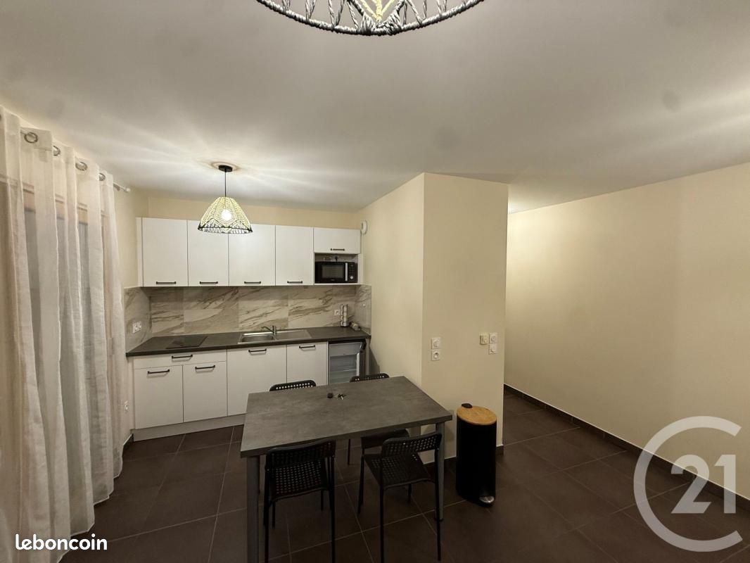 Appartement 2 pièces 45 m² · à Saint-Étienne · 45 m² · 650 €
