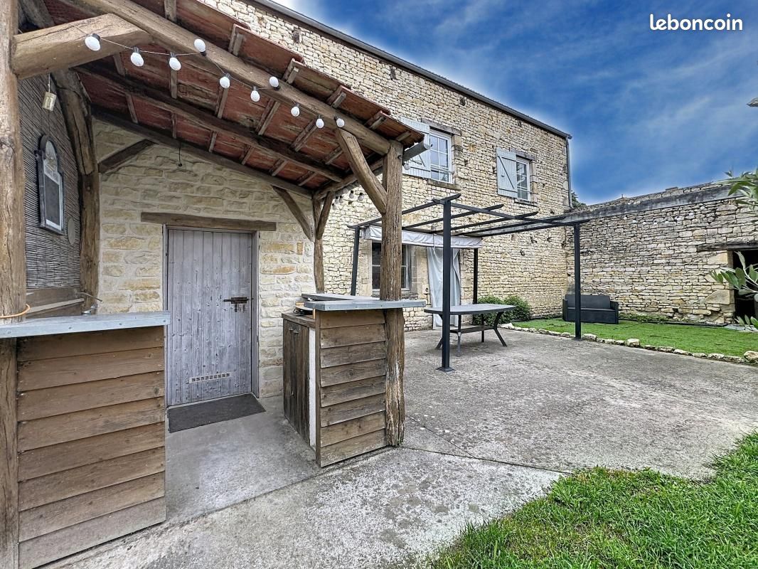 Maison 8 pièces 220 m² · à Angliers · 220 m² · 399 000 €