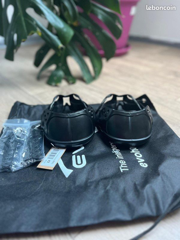 🖤 Evo Boot Taille 2 + Néoprènes rouges & roses – NEUF (image 1)