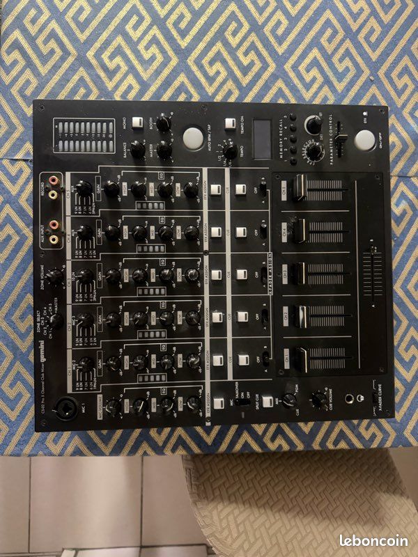 Table mixage DJ (image 1)