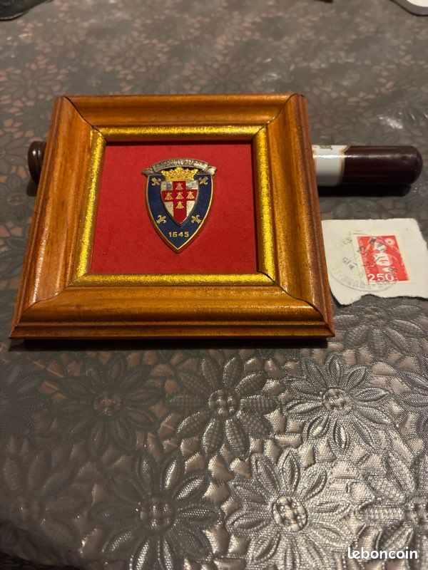 INSIGNE MILITAIRE 11E Régiment de Cuirassiers ex Carabiniers ARTHUS