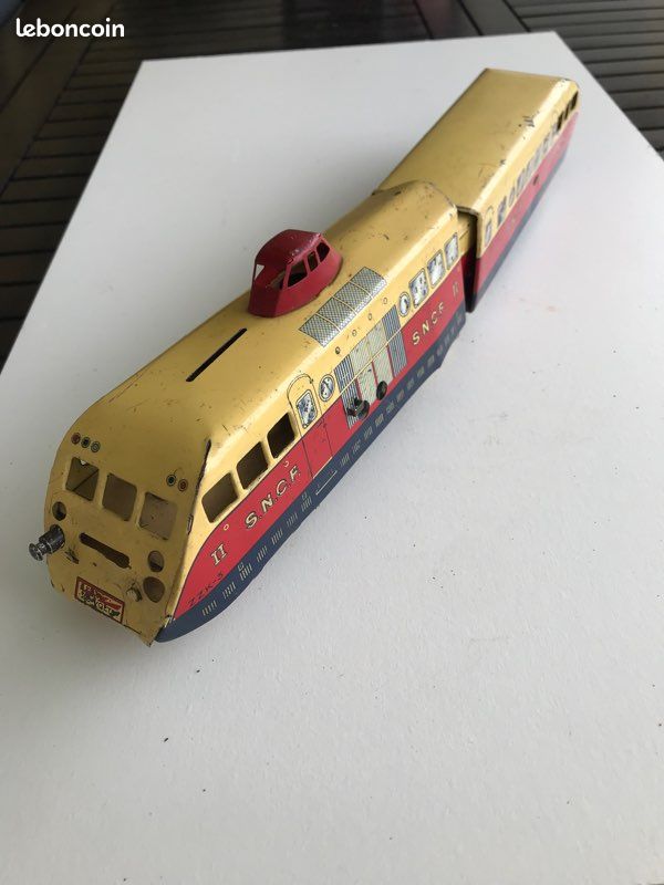 Lot BUGATTI : Boîte à biscuits Autorail... - Lot 24