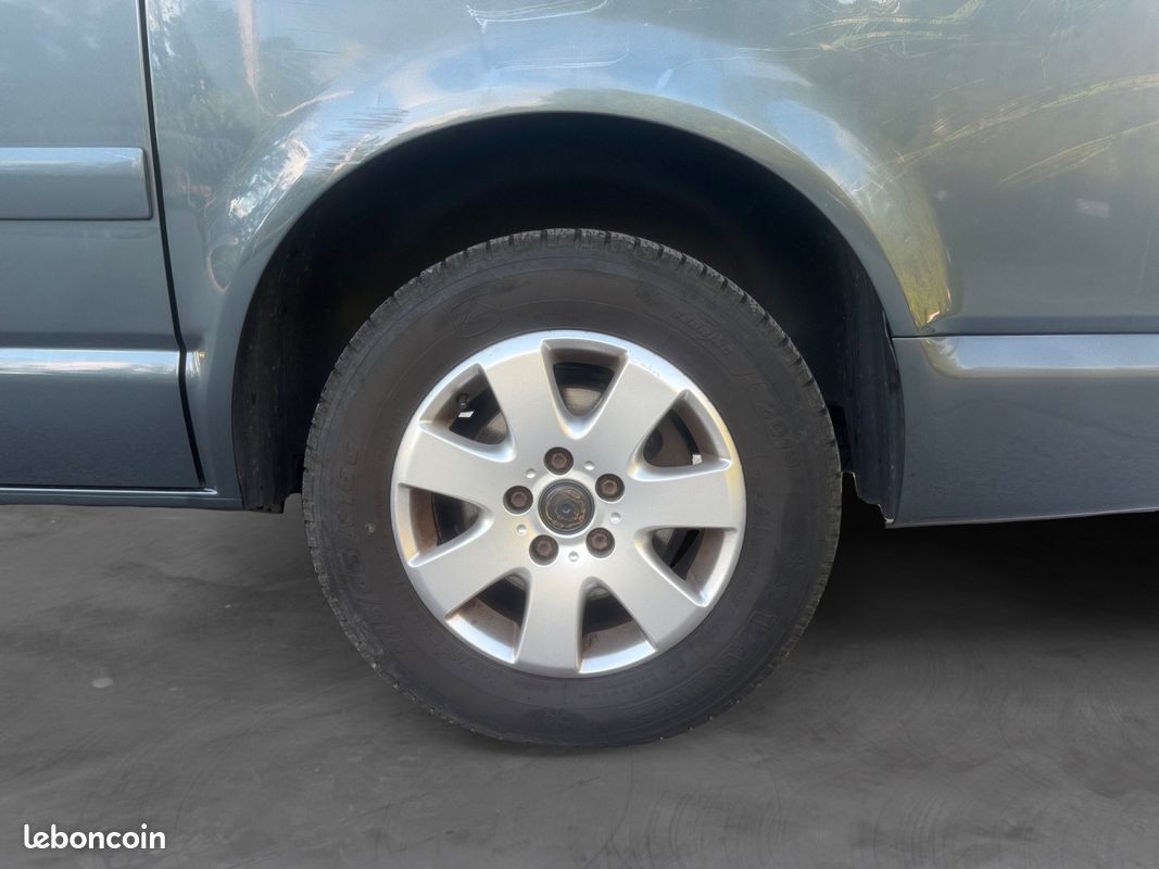 VOLKSWAGEN MULTIVAN 2.5 TDI 130 sièges chauffants carplay clim 3 zones garantie 12 mois (image 23)