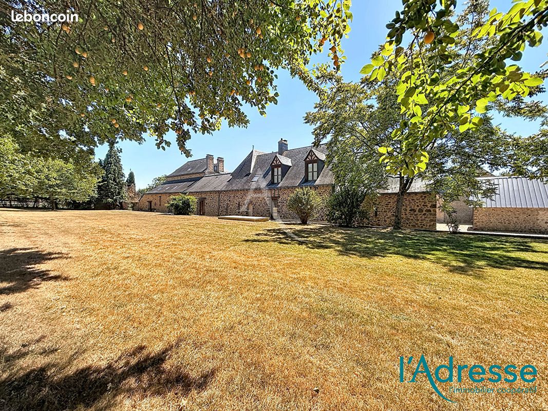Maison 11 pièces 335 m² · à Changé · 335 m² · 469 900 €