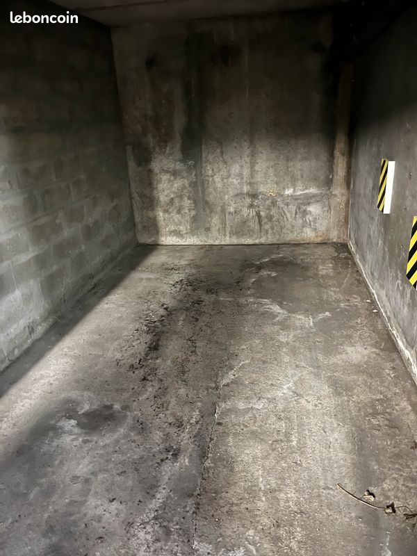 Garage individuel fermé · à Fécamp · 65 €