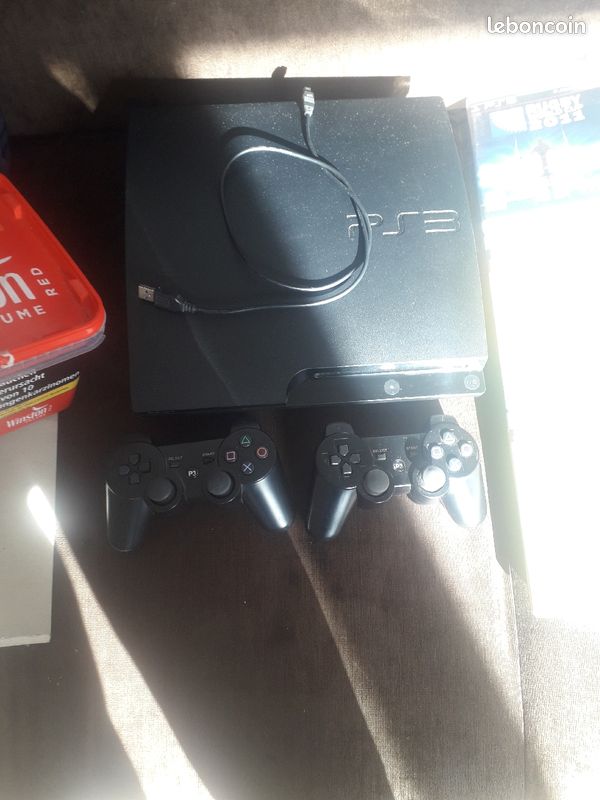 Ps3 avec 2 manettes 15 jeux +2 jeux sans les boites (image 2)