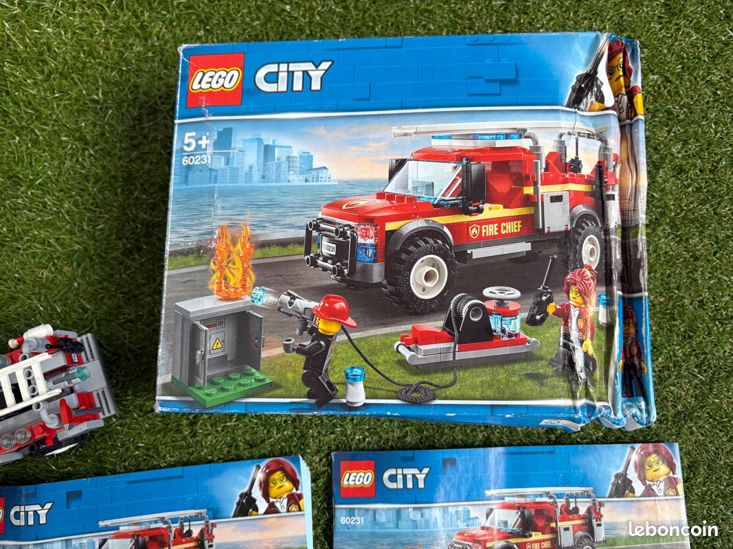 Lego City 60231 Le Camion du Chef des Pompiers (image 2)