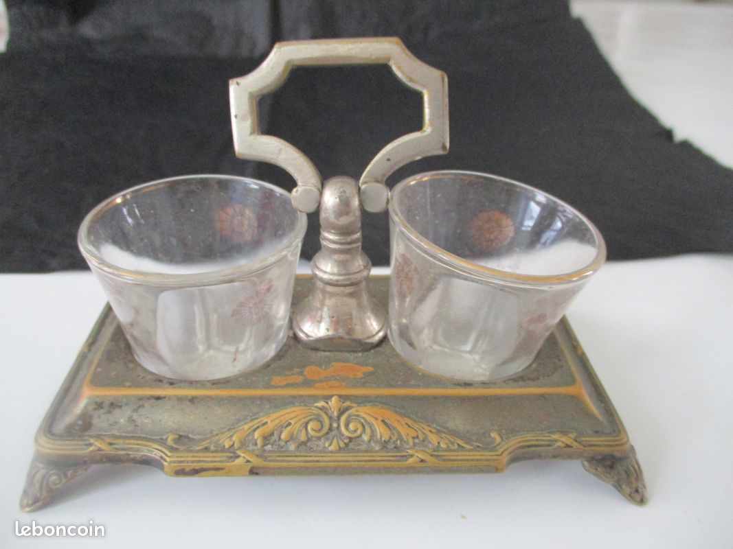 Ancien serviteur de table en métal salière et poivrière salerons en bronze serviteur (image 4)
