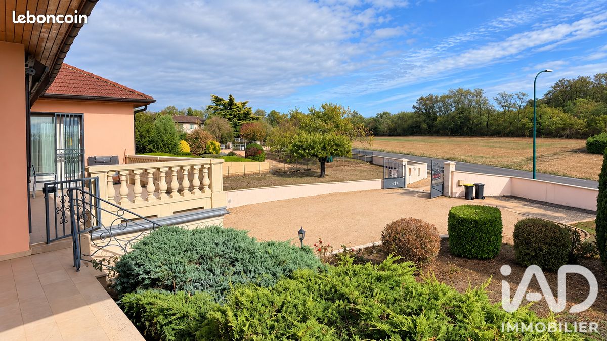 Maison 8 pièces 166 m² · à Lacrost · 166 m² · 180 000 €
