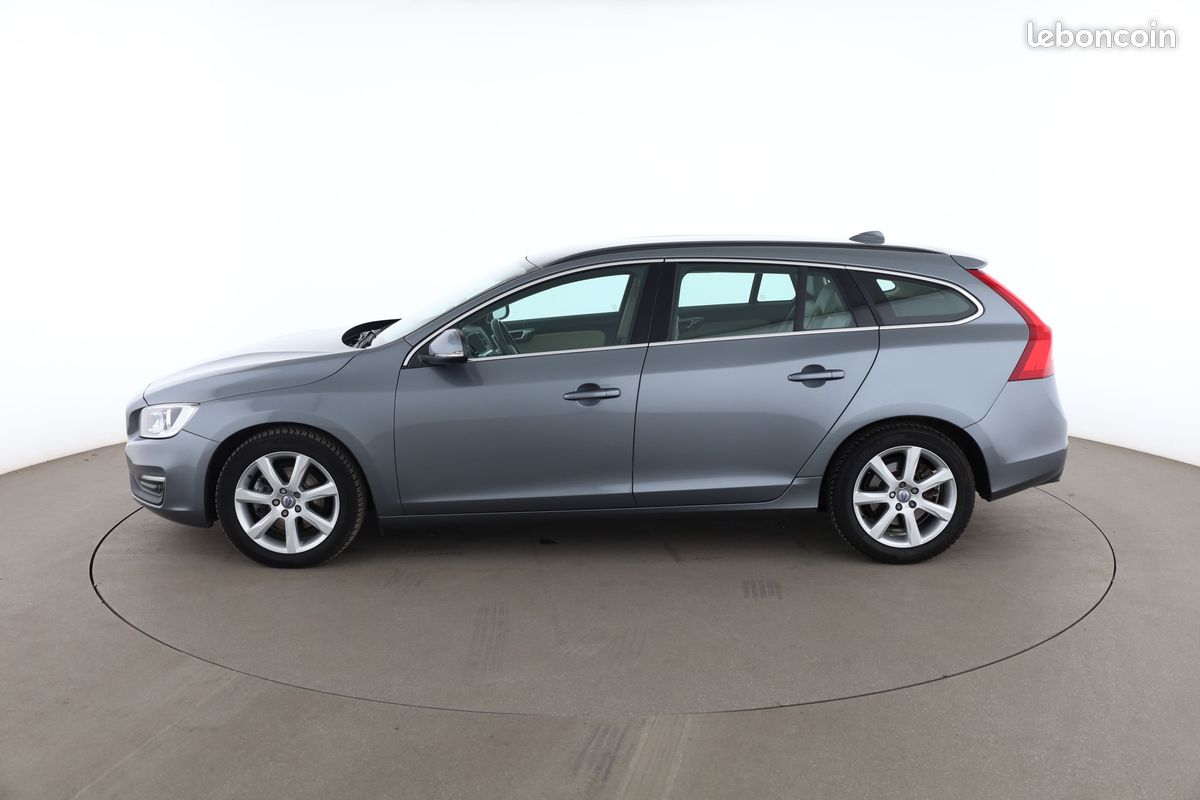 Volvo V60 2.0 D4 Momentum Geartronic 8 190 ch (image 11)
