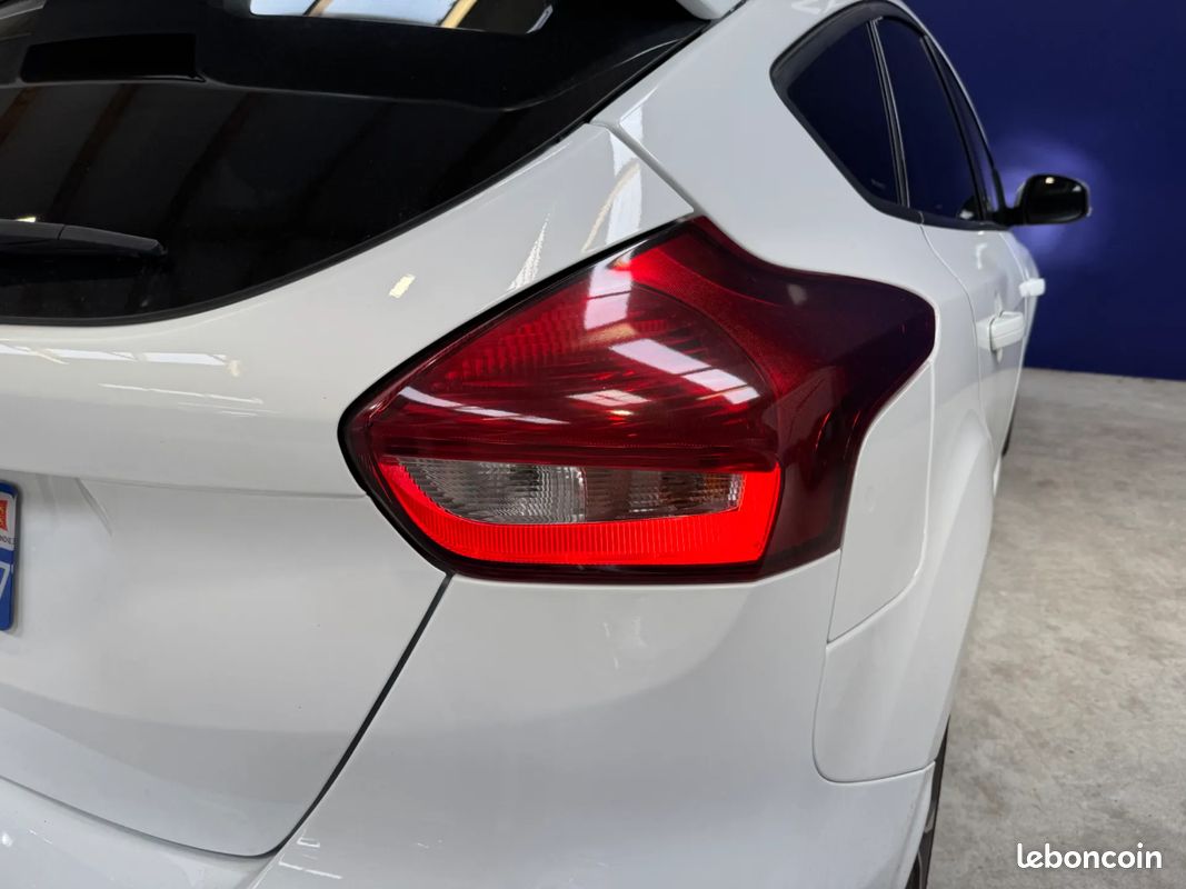 FORD Focus ST-Line 1.0 Ecoboost 125ch - Suivi - Caméra de Recul - GPS (image 24)