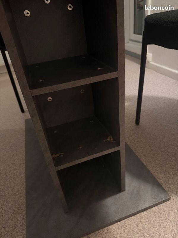 Table (image 7)