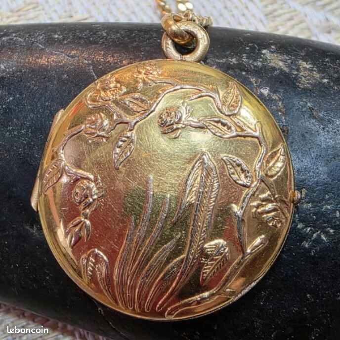 Pendentif Ancien Plaque Or Art Nouveau à Fleurs - À Restaurer (manque Un Charm & L'attache)