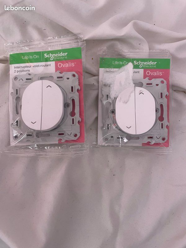 Schneider Electric Ovalis Va-et-Vient 10AX Blanc – Lot De 2, Fixation Vis, 3 Bornes Auto, IP21 IK04, NF Certifié