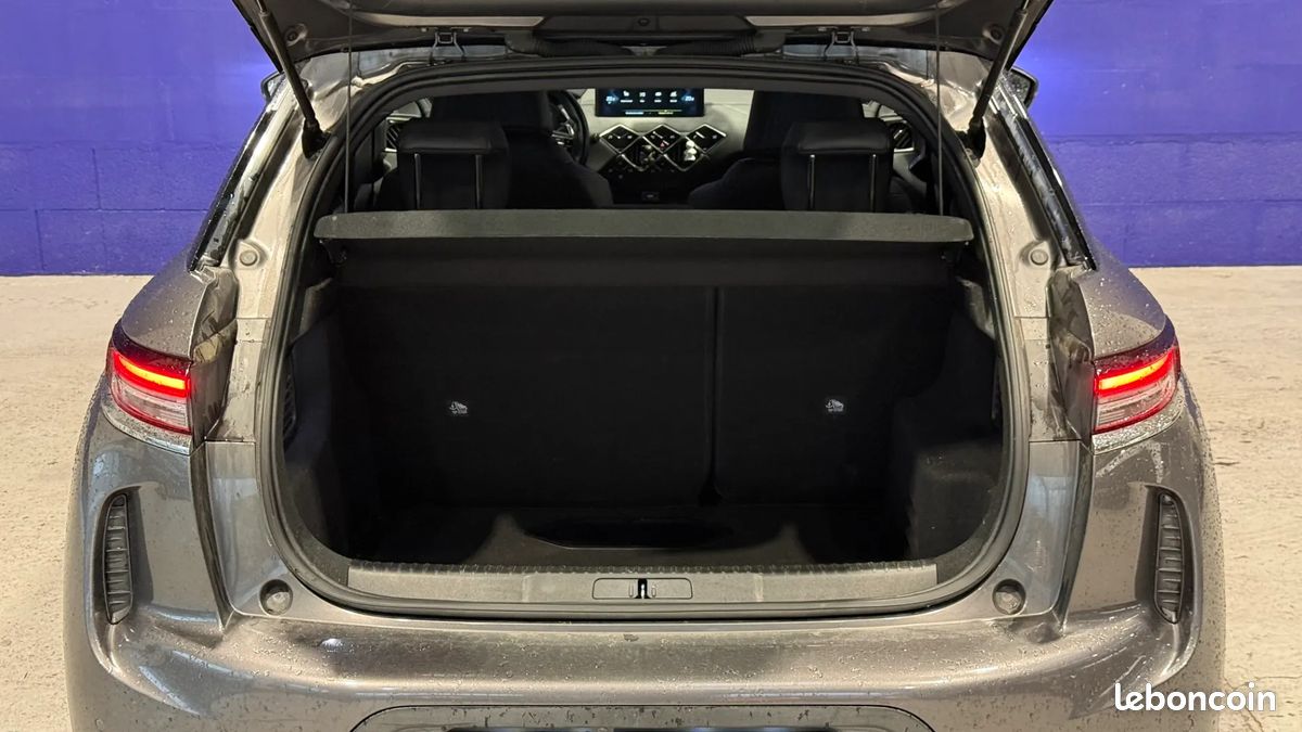 DS DS 3 Crossback BlueHDi 130ch Rivoli Automatique - Apple CarPlay - Caméras 360 - Feux LED - Cuir - Chaîne arbre à cames OK - Suivi complet constructeur - Son Focal - Régulateur adaptatif (image 17)