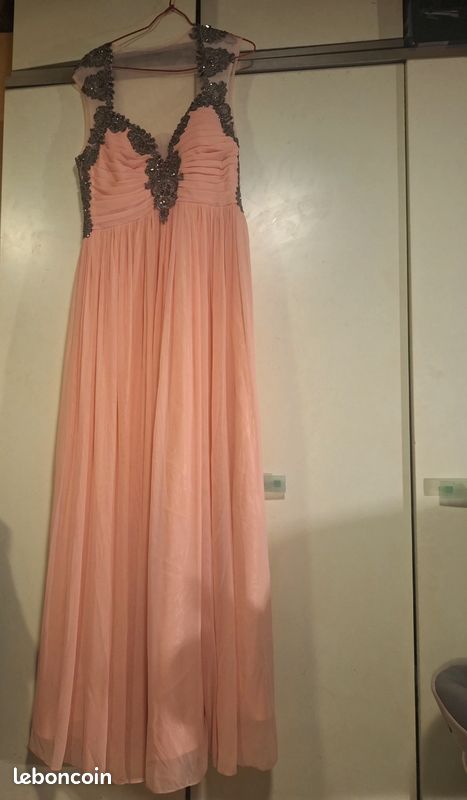 Robe De Soirée Mini PRETTYLITTLETHING Taille 6 - Couleur Grise, Portée Une Fois, Très Bon état